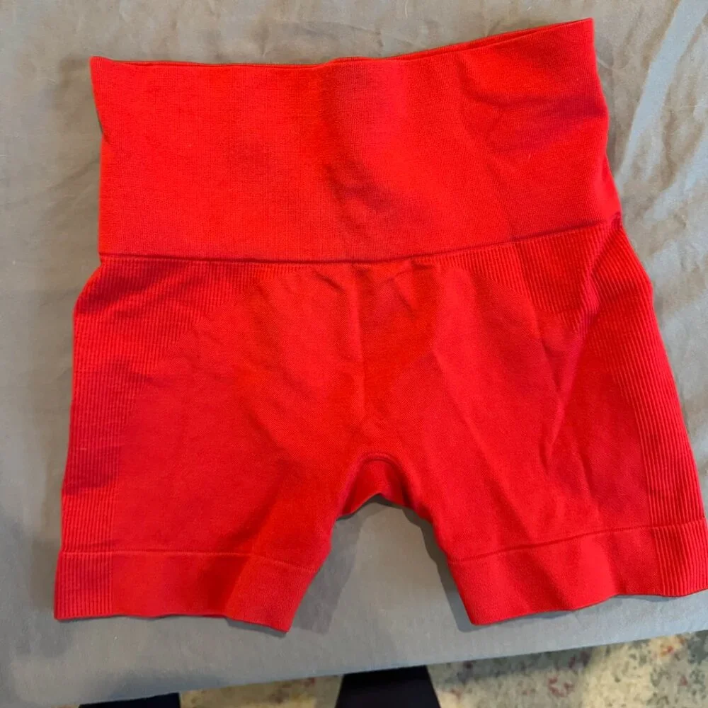 Set Active Red Ribbed Shorts, Small - Picture 3 of 3
